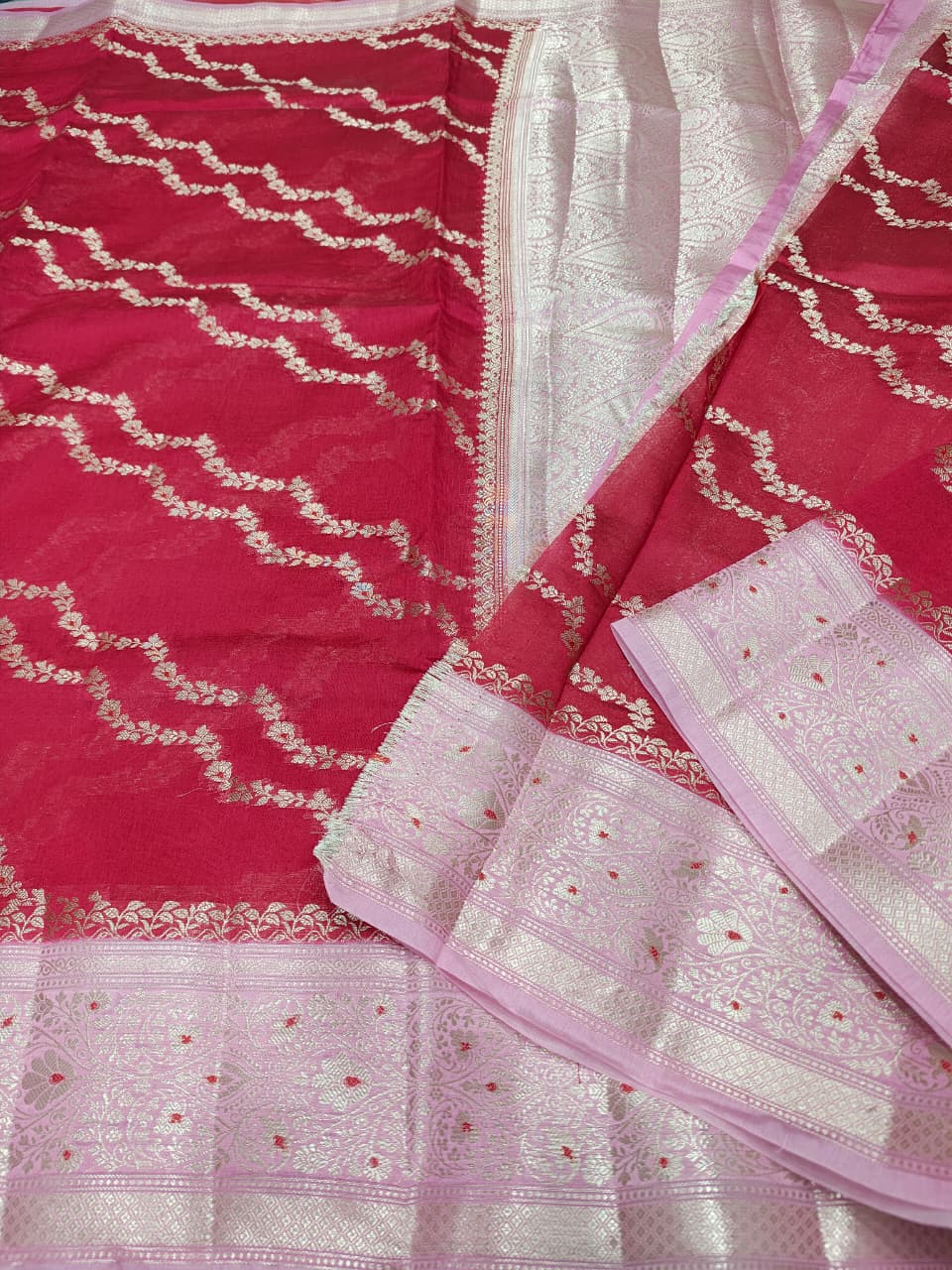 Elegant Viscose Silk Saree with Banarasi Weave