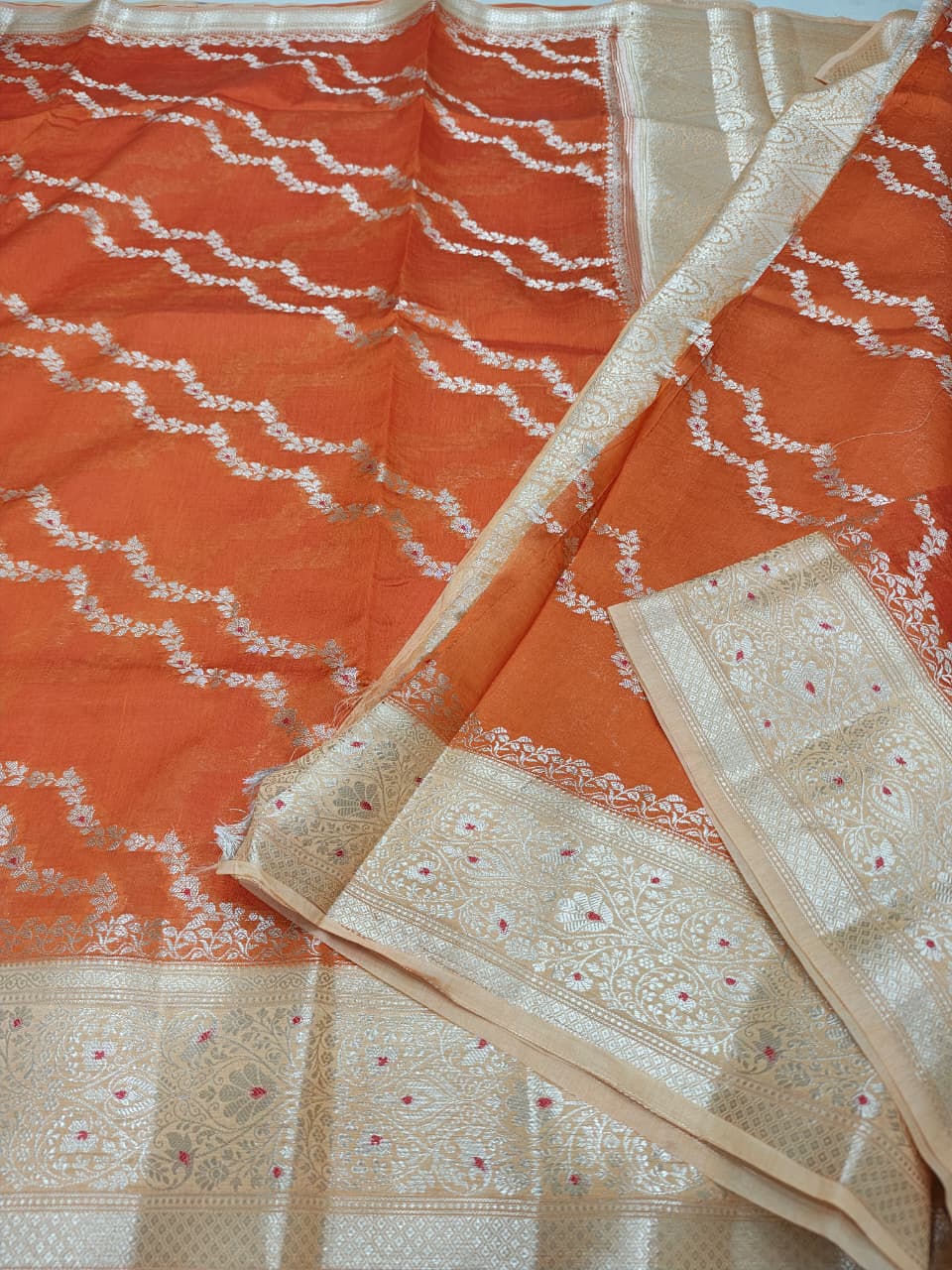 Elegant Viscose Silk Saree with Banarasi Weave