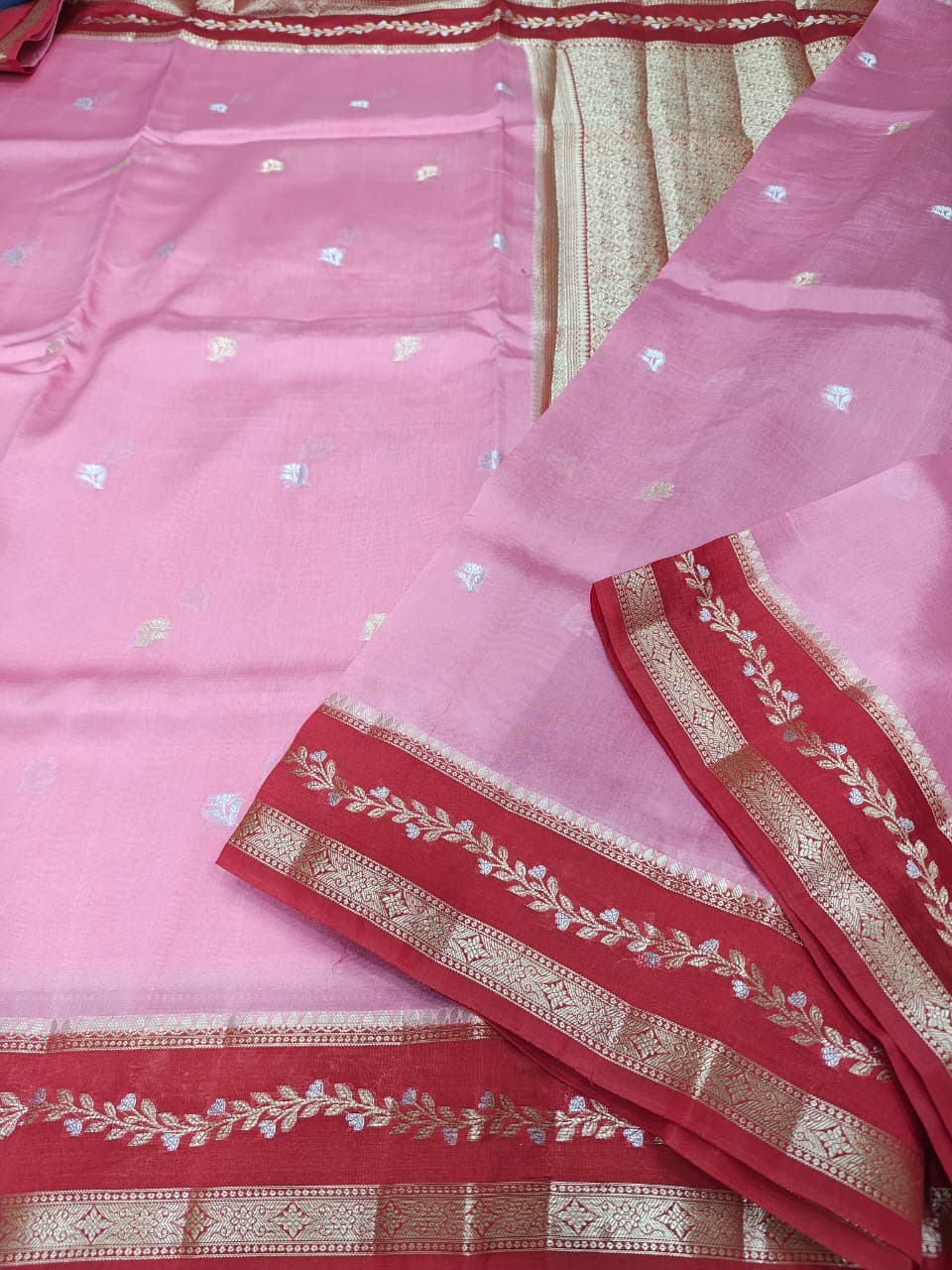 Elegant Viscose Silk Saree with Banarasi Weave