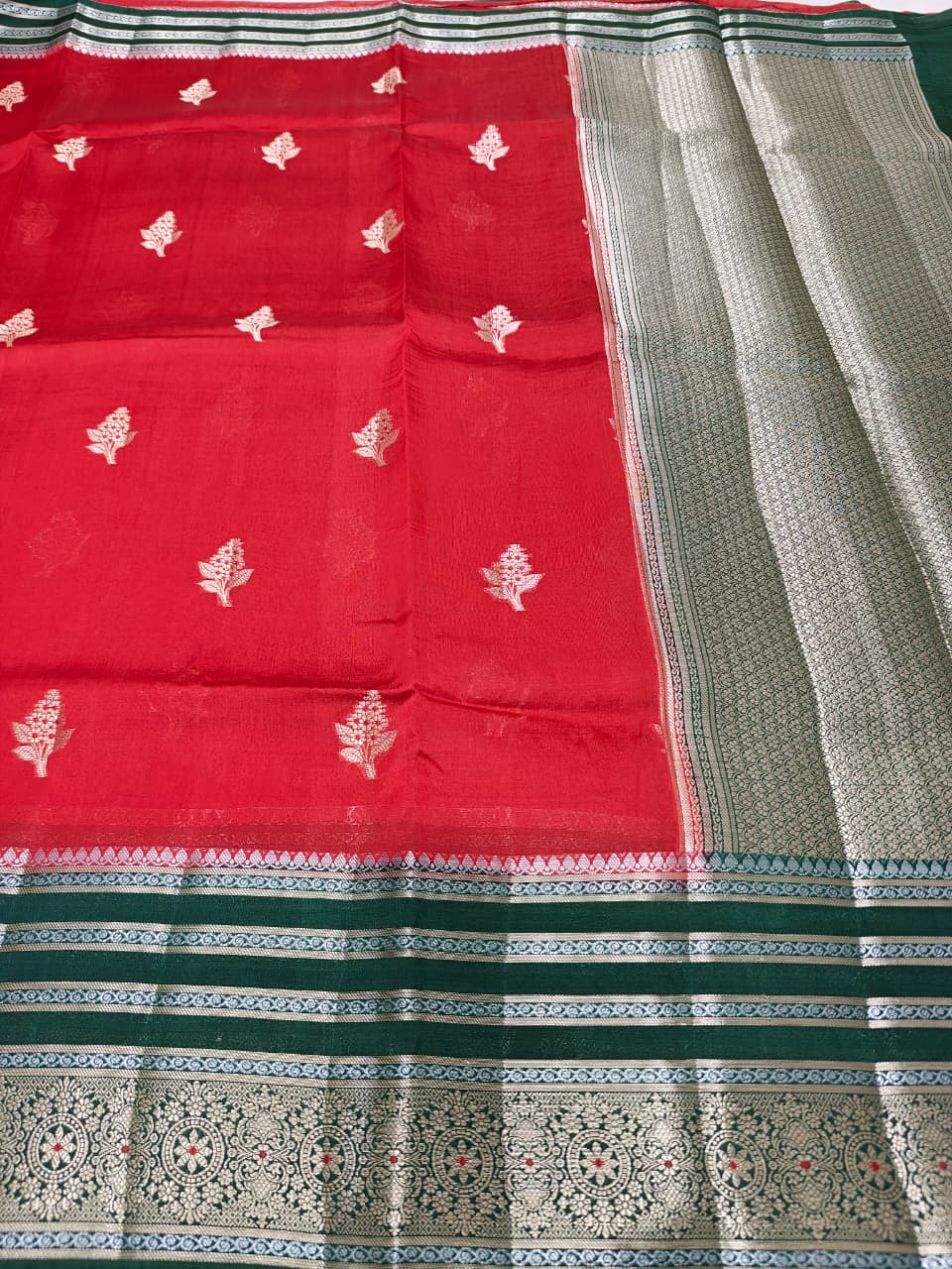 Elegant Viscose Silk Saree with Banarasi Weave