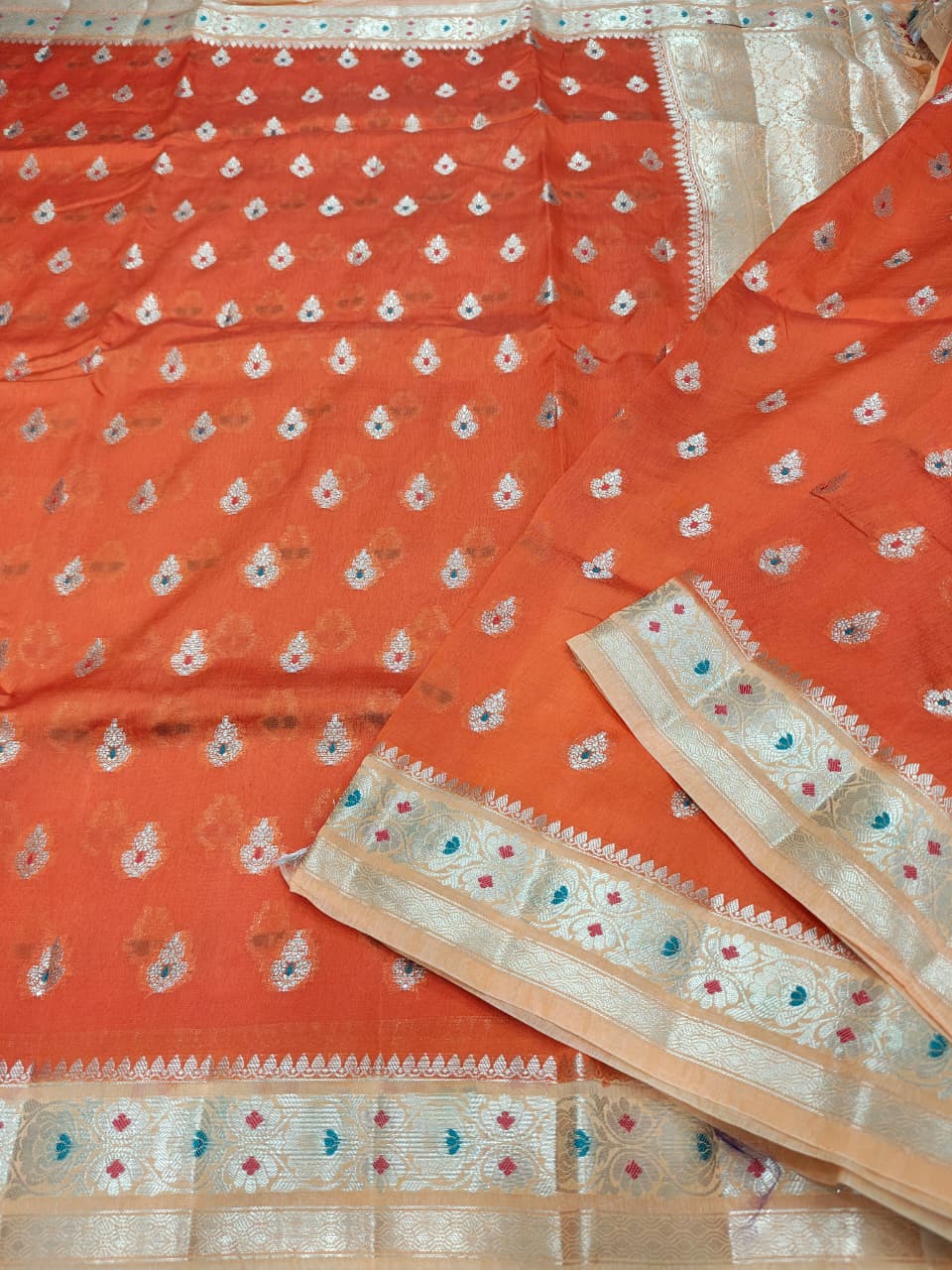 Elegant Viscose Silk Saree with Banarasi Weave