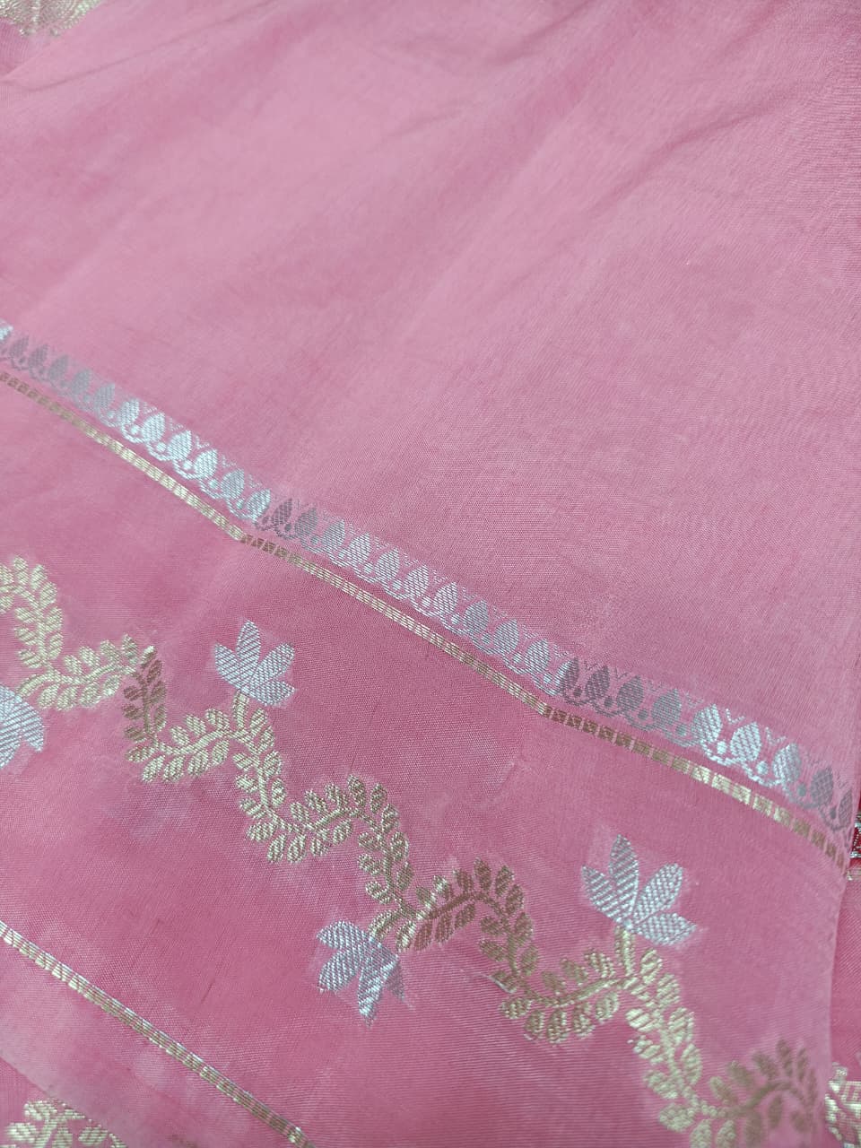 Elegant Viscose Silk Saree with Banarasi Weave