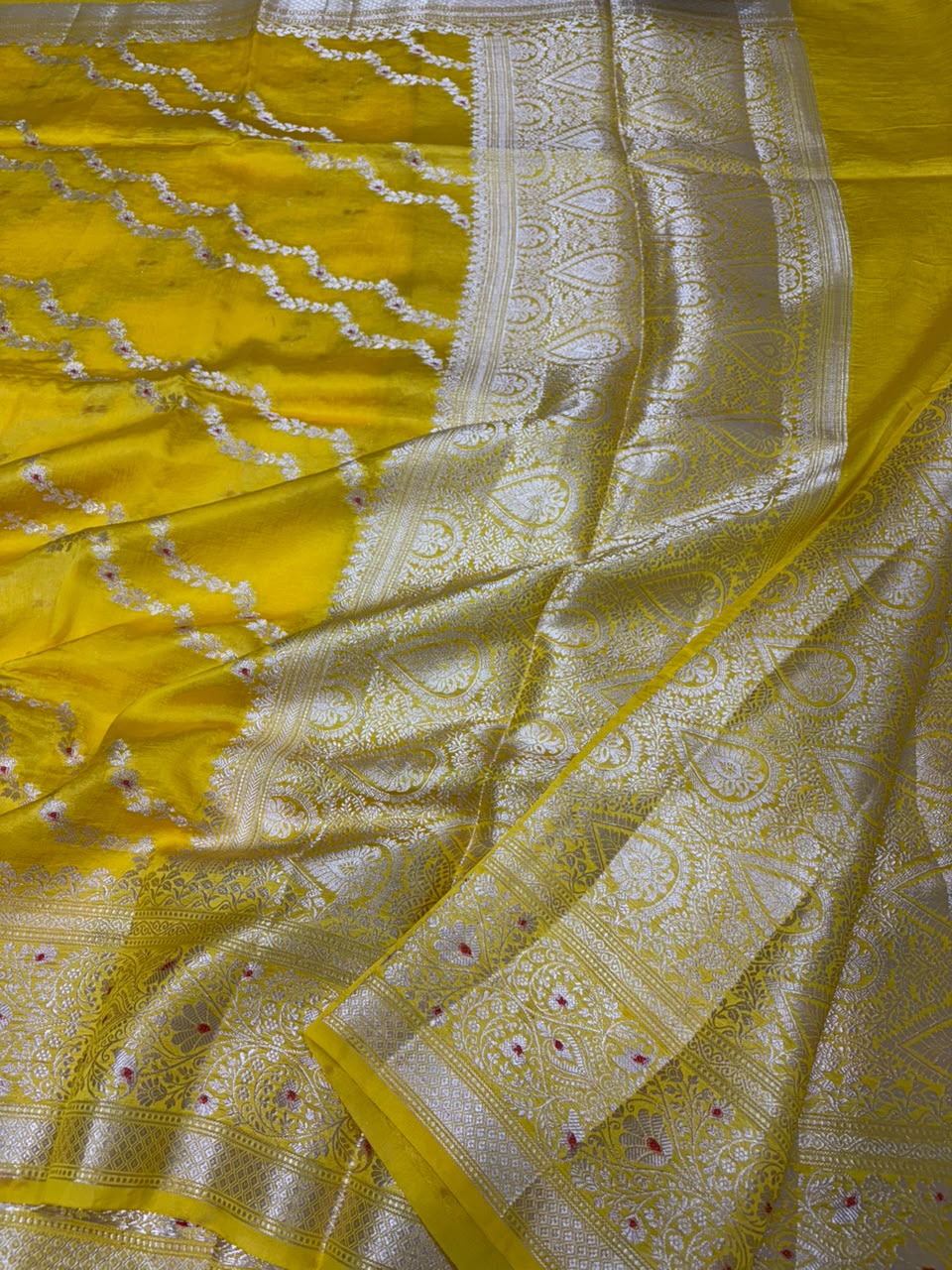 Premium Viscose Silk Allover Zari Weave Jaal Pattern Design Saree