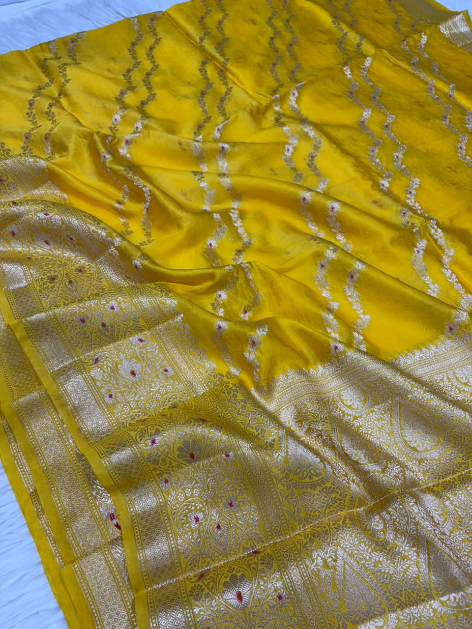 Premium Viscose Silk Allover Zari Weave Jaal Pattern Design Saree
