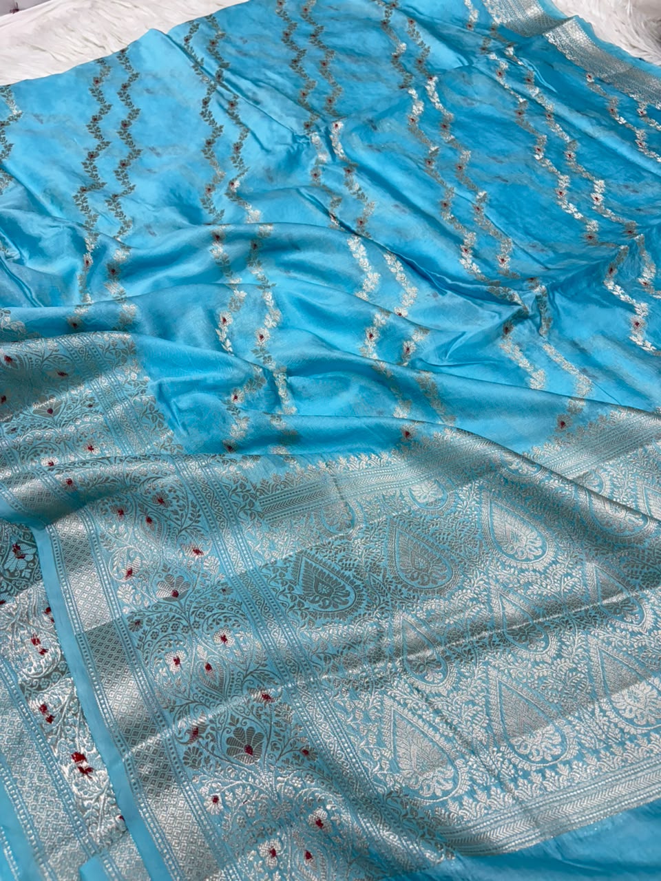 Premium Viscose Silk Allover Zari Weave Jaal Pattern Design Saree