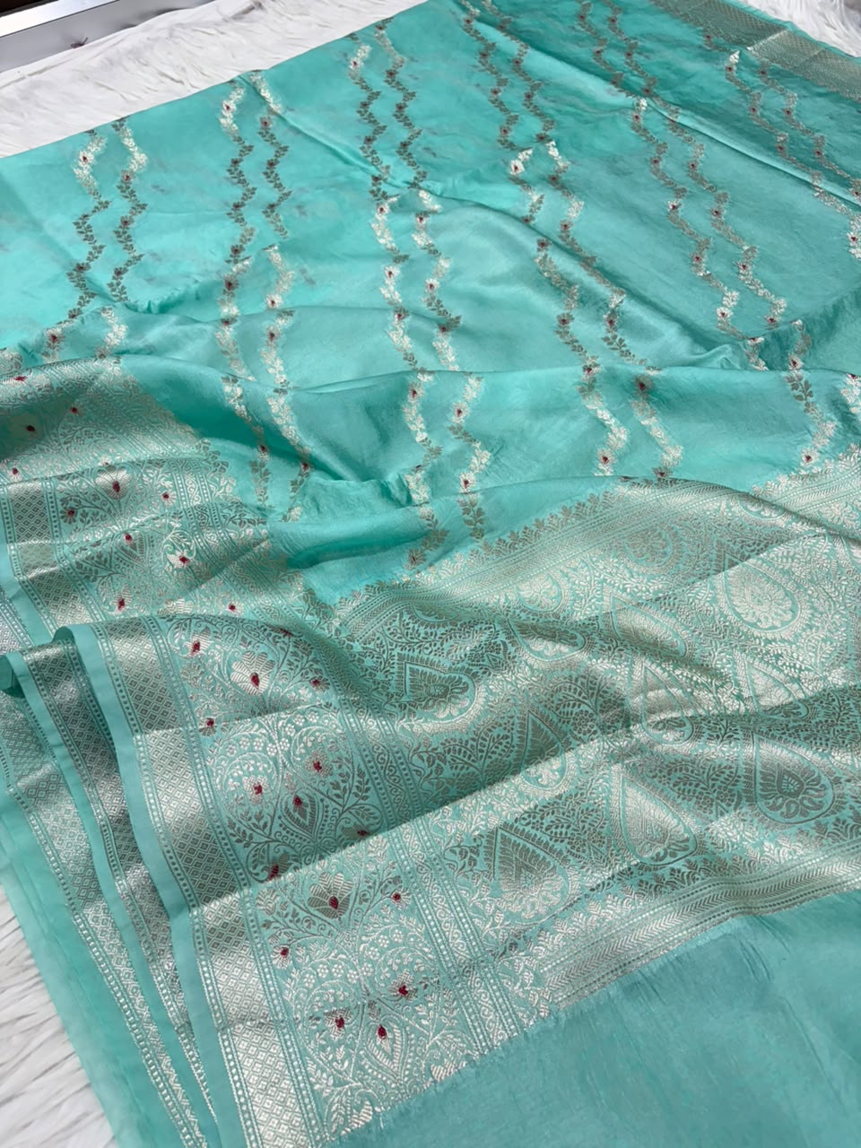 Premium Viscose Silk Allover Zari Weave Jaal Pattern Design Saree