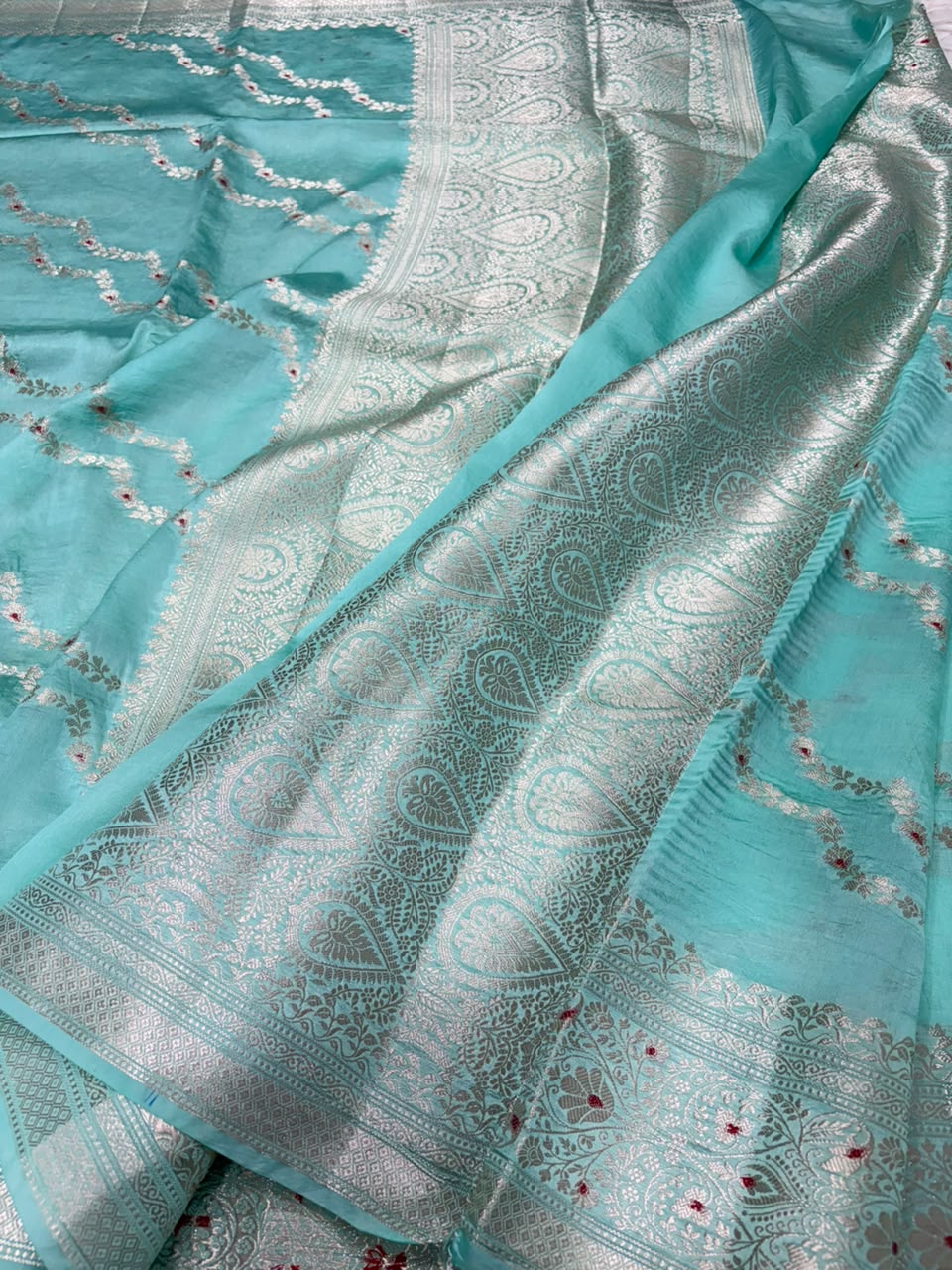 Premium Viscose Silk Allover Zari Weave Jaal Pattern Design Saree