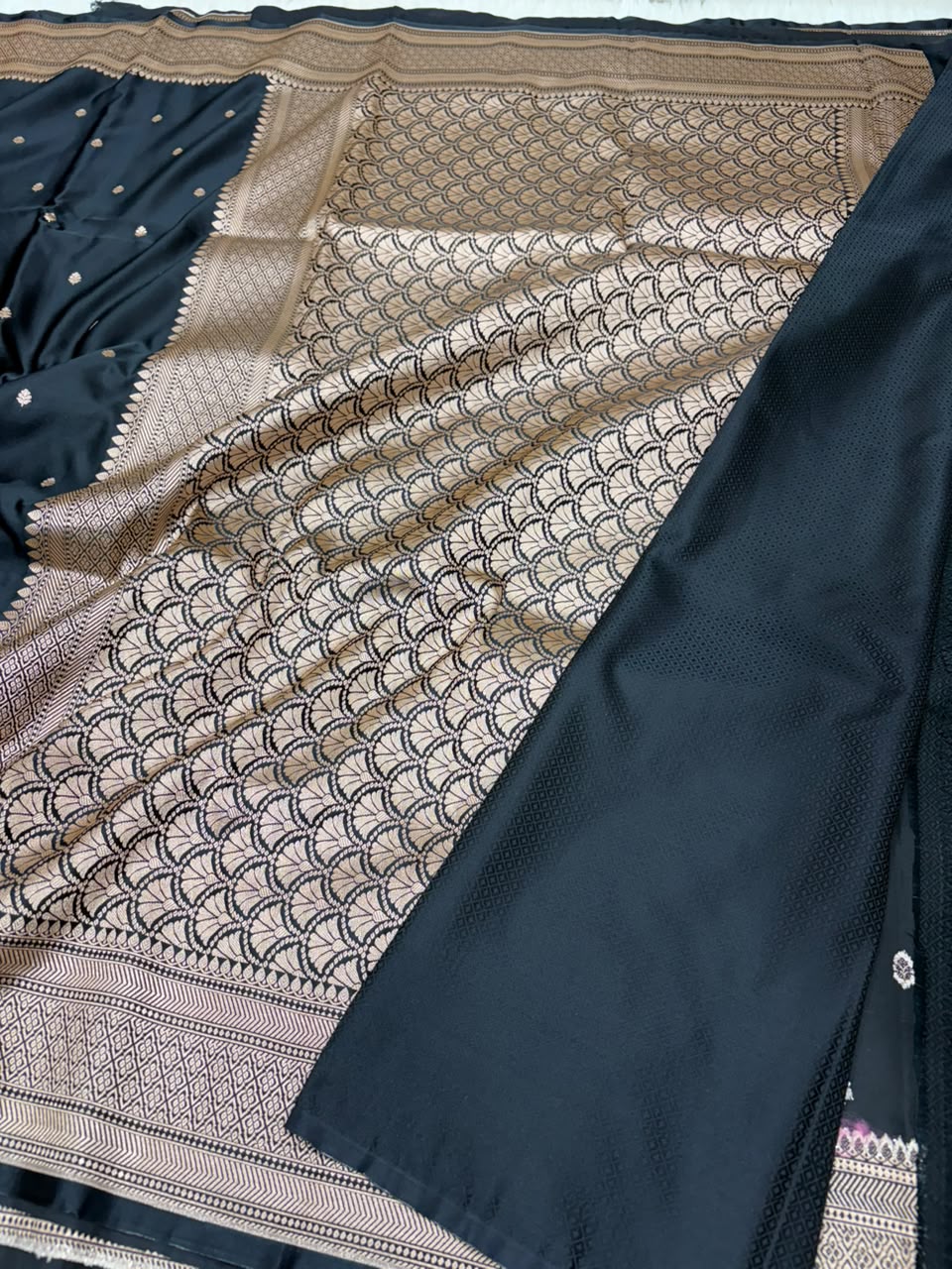 Mashru Katan Chundri Buti Banarasi Border Saree