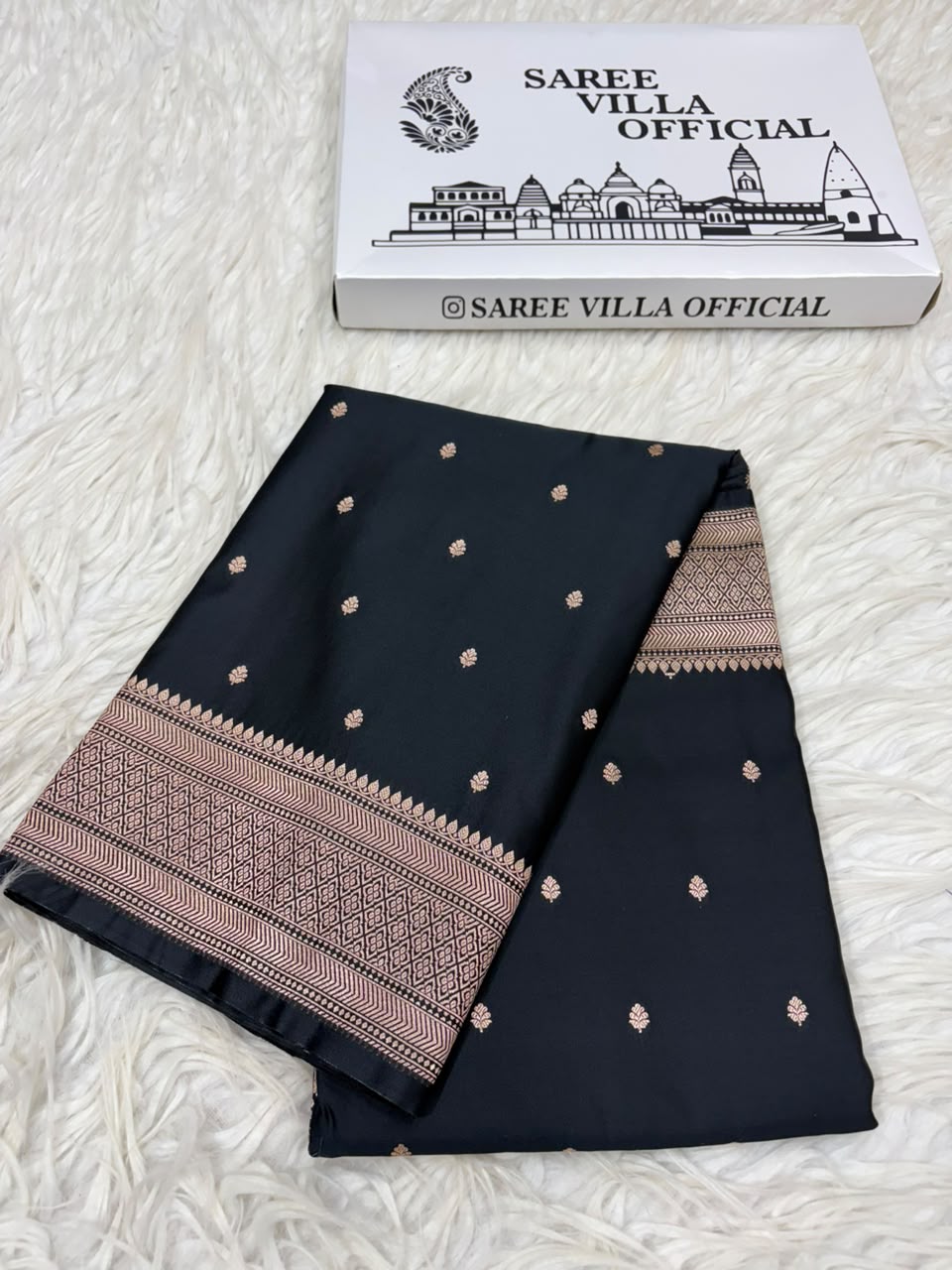 Mashru Katan Chundri Buti Banarasi Border Saree