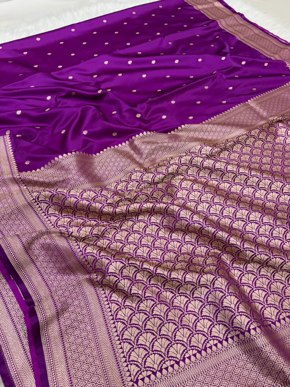 Mashru Katan Chundri Buti Banarasi Border Saree