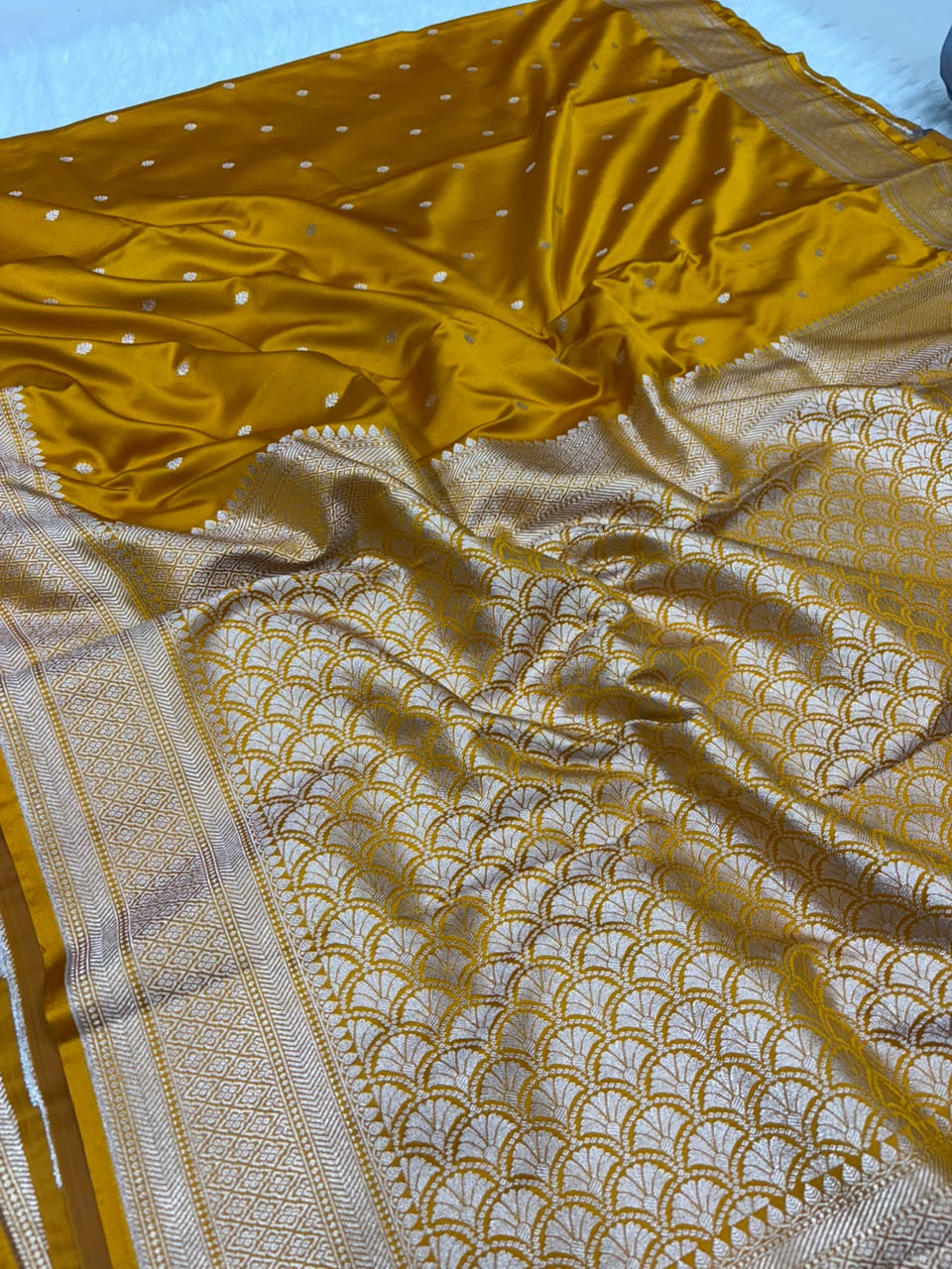Mashru Katan Chundri Buti Banarasi Border Saree