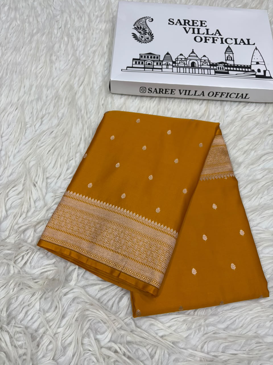 Mashru Katan Chundri Buti Banarasi Border Saree