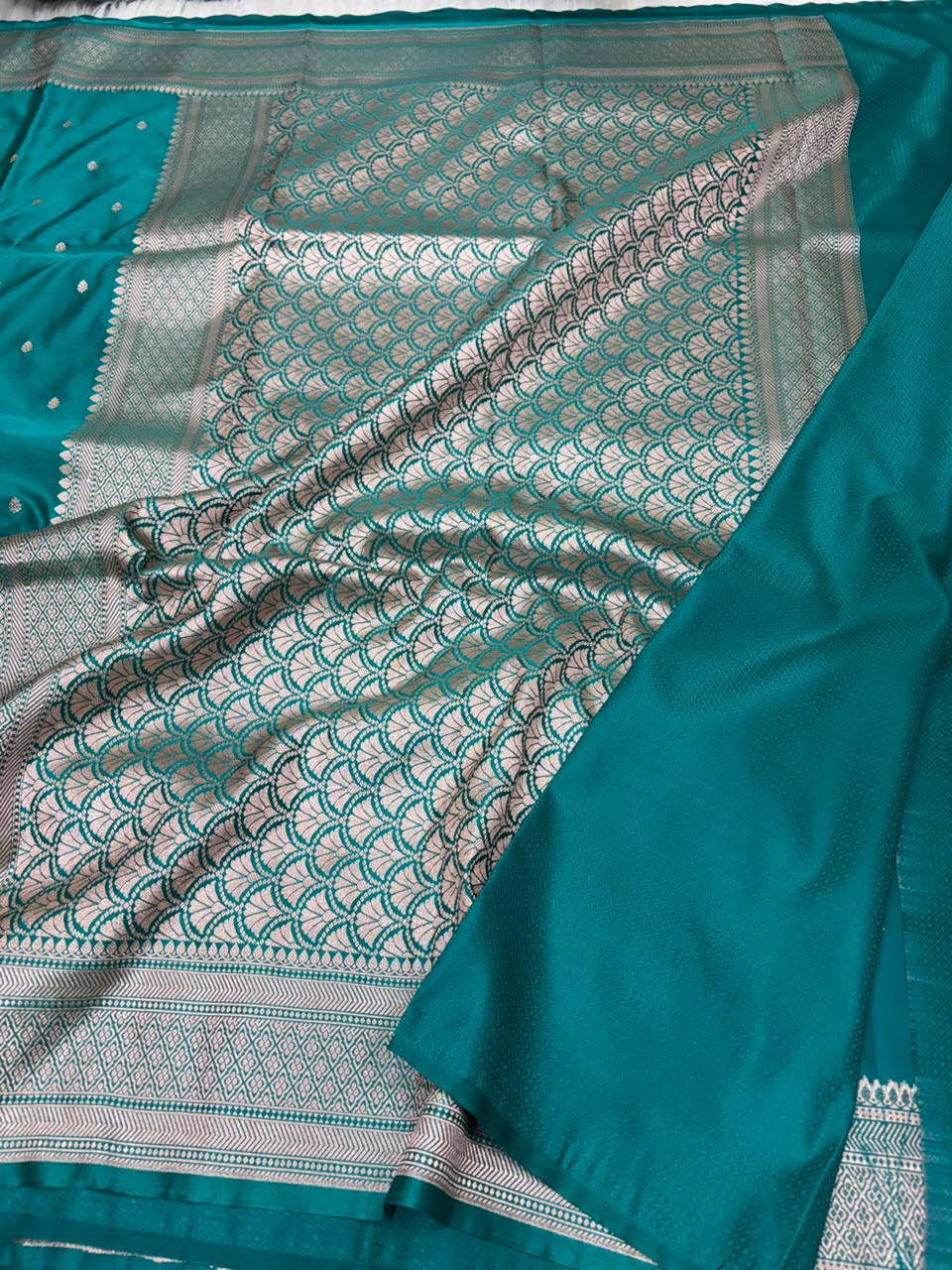 Mashru Katan Chundri Buti Banarasi Border Saree