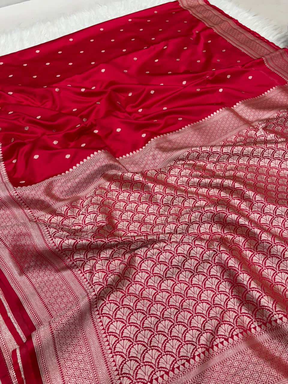 Mashru Katan Chundri Buti Banarasi Border Saree