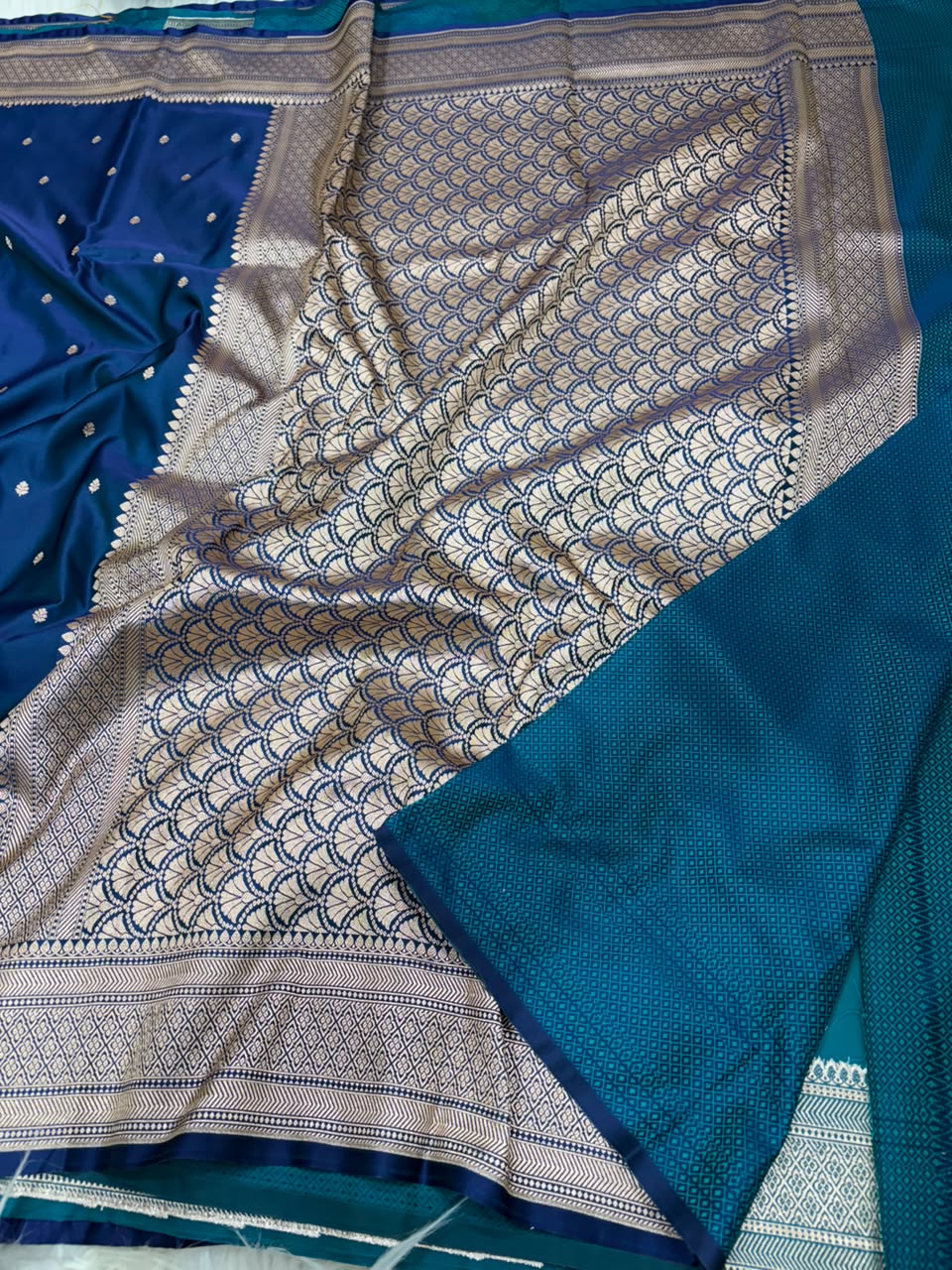 Mashru Katan Chundri Buti Banarasi Border Saree