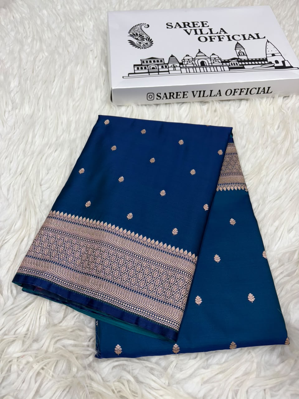 Mashru Katan Chundri Buti Banarasi Border Saree